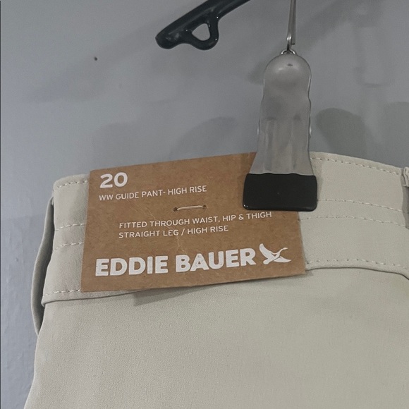 Eddie Bauer Woman’s Tan Cargo Pants Size 20 - Picture 8 of 9